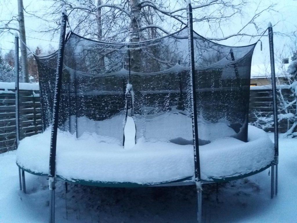 Can A Trampoline Stay Out In The Winter